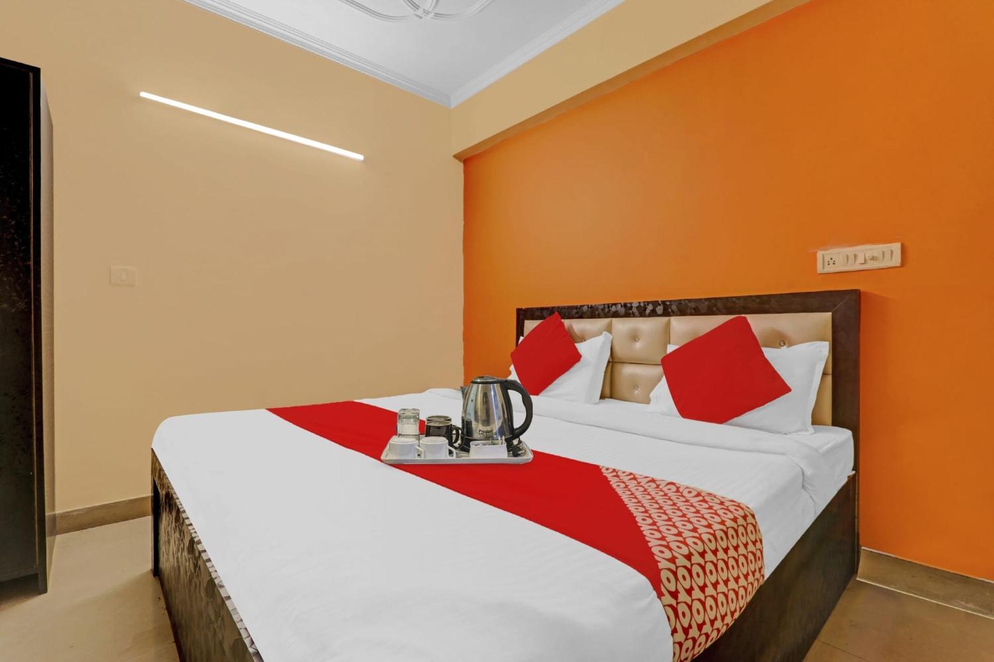 Hotel O J.D Palace Chinhat Экстерьер фото