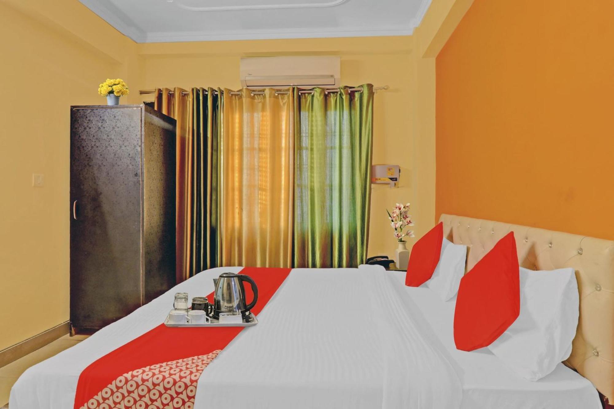 Hotel O J.D Palace Chinhat Экстерьер фото