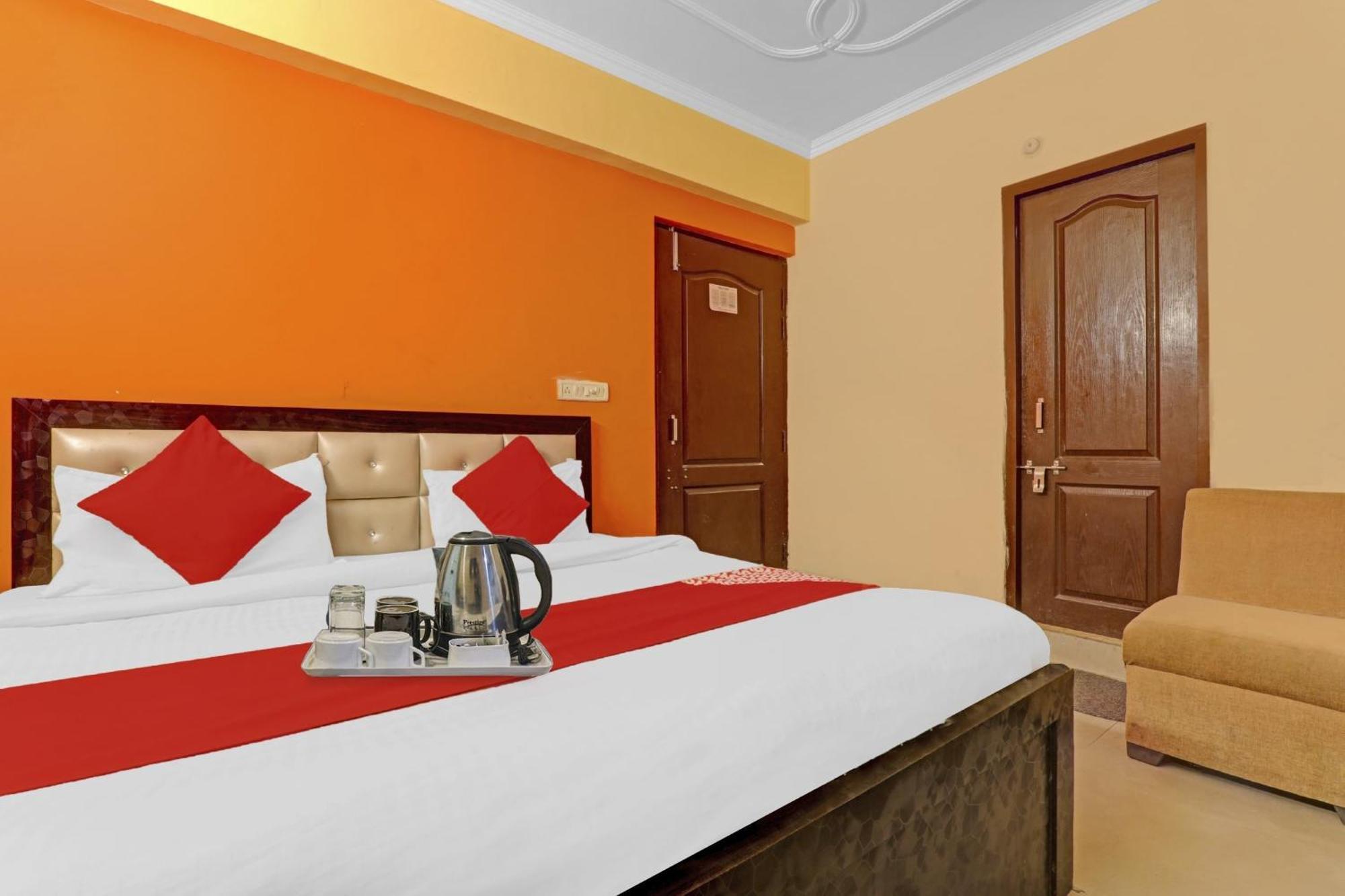 Hotel O J.D Palace Chinhat Экстерьер фото