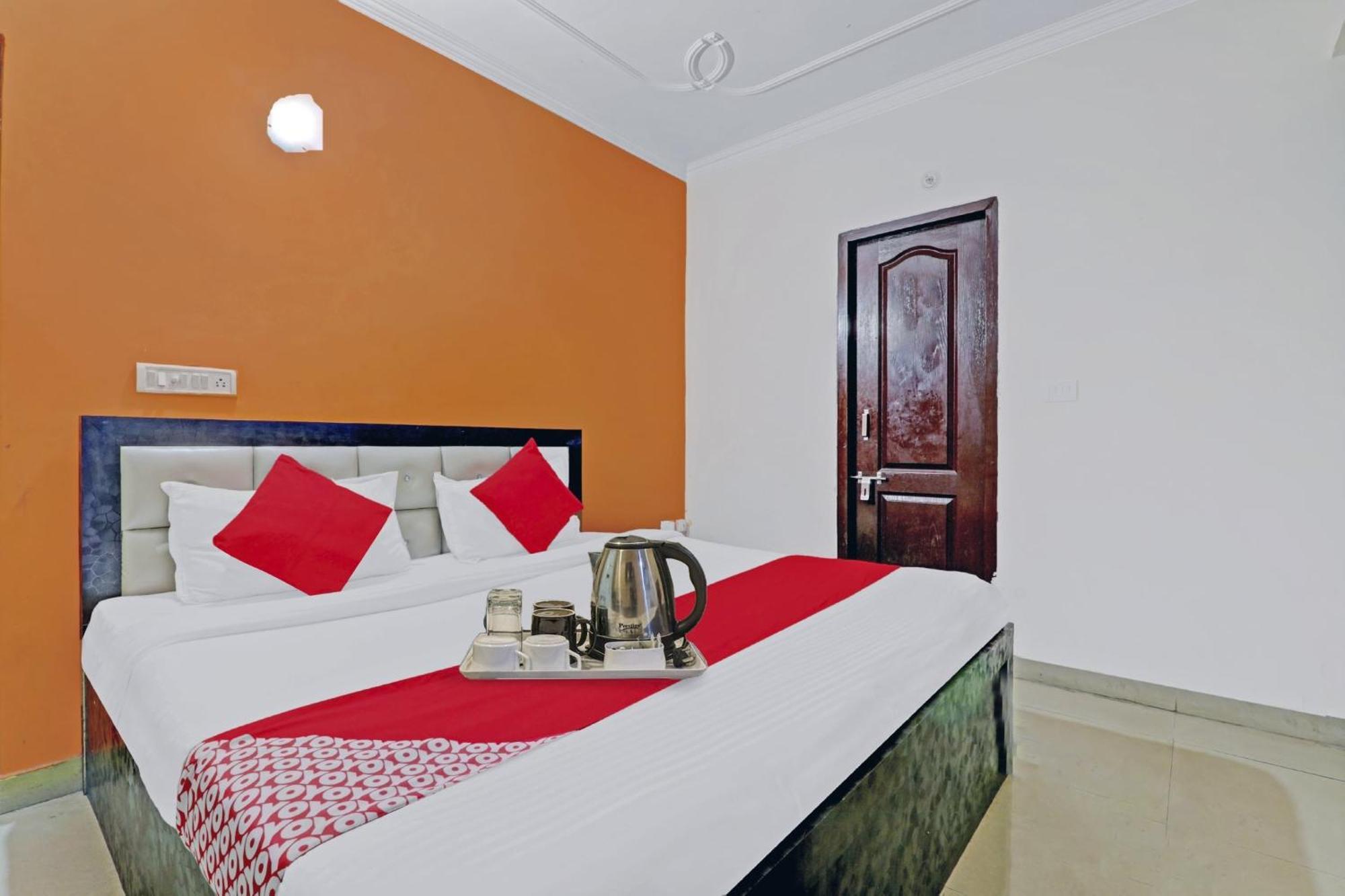 Hotel O J.D Palace Chinhat Экстерьер фото