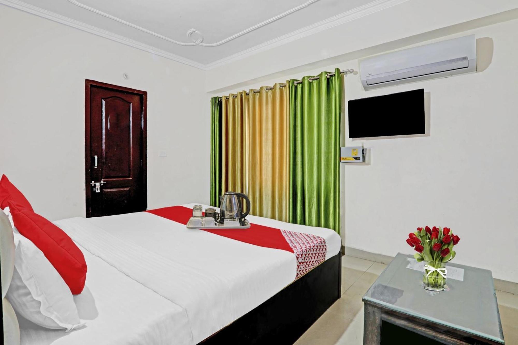 Hotel O J.D Palace Chinhat Экстерьер фото
