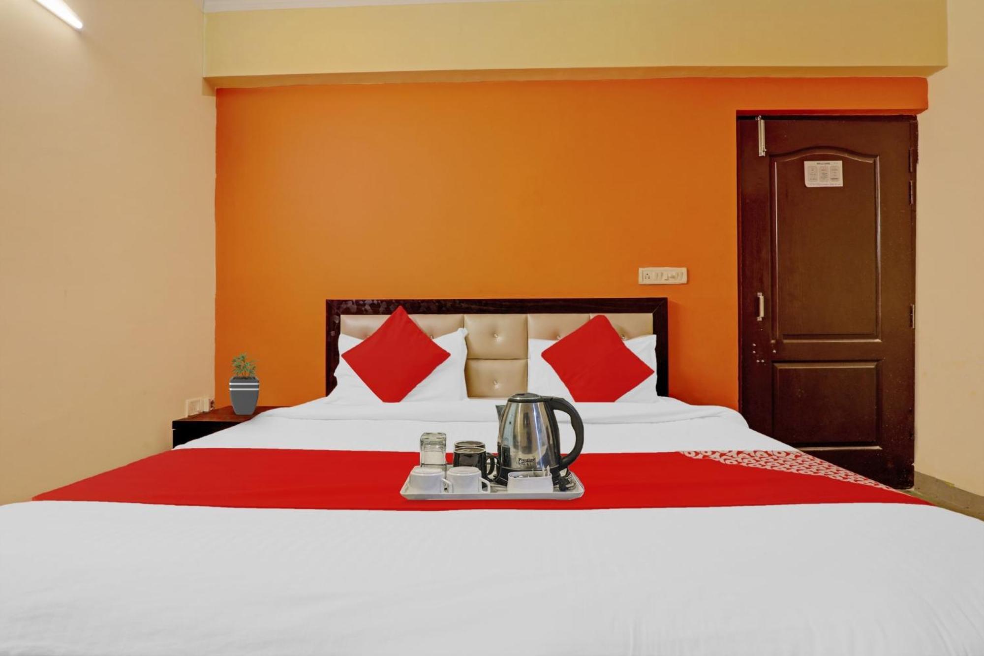 Hotel O J.D Palace Chinhat Экстерьер фото