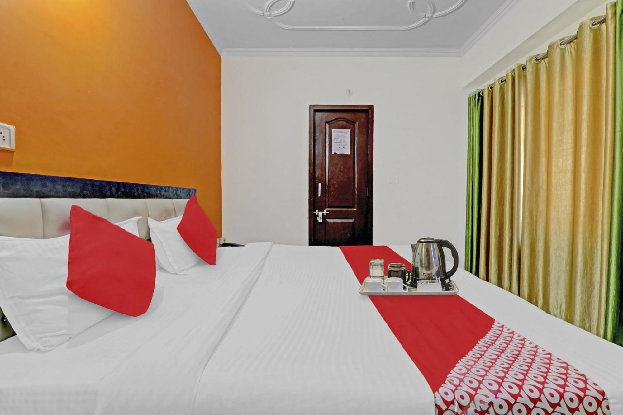 Hotel O J.D Palace Chinhat Экстерьер фото