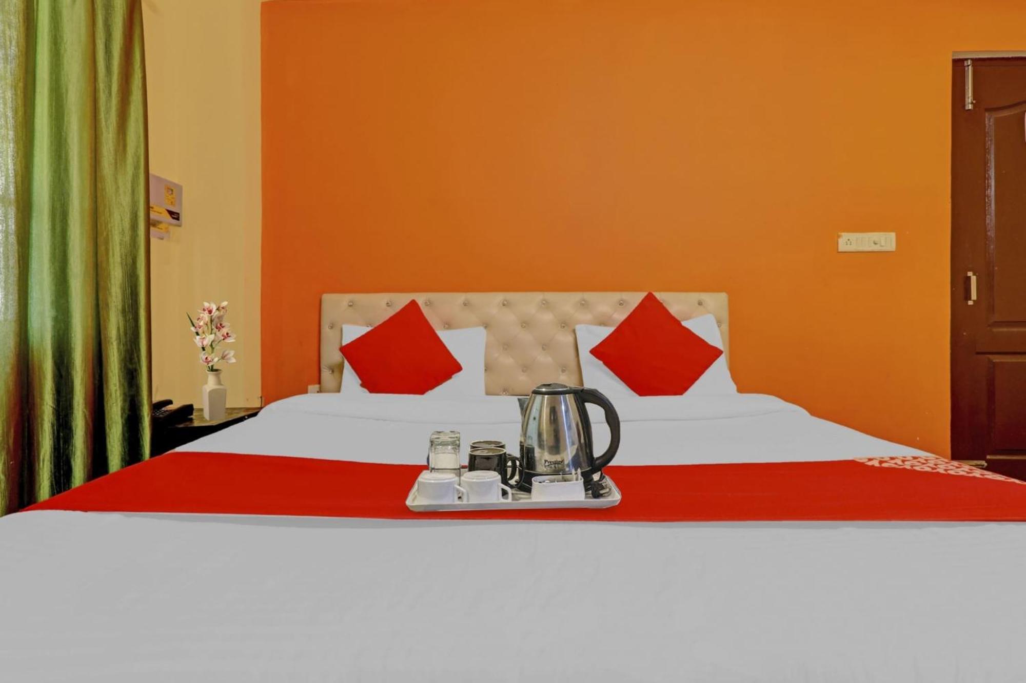 Hotel O J.D Palace Chinhat Экстерьер фото