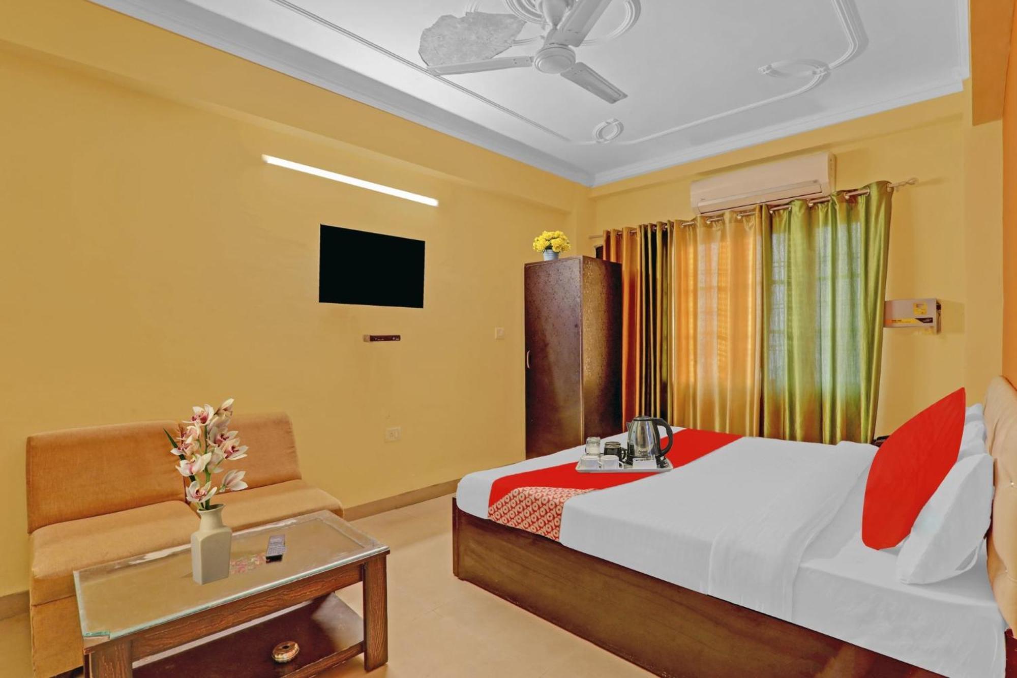 Hotel O J.D Palace Chinhat Экстерьер фото